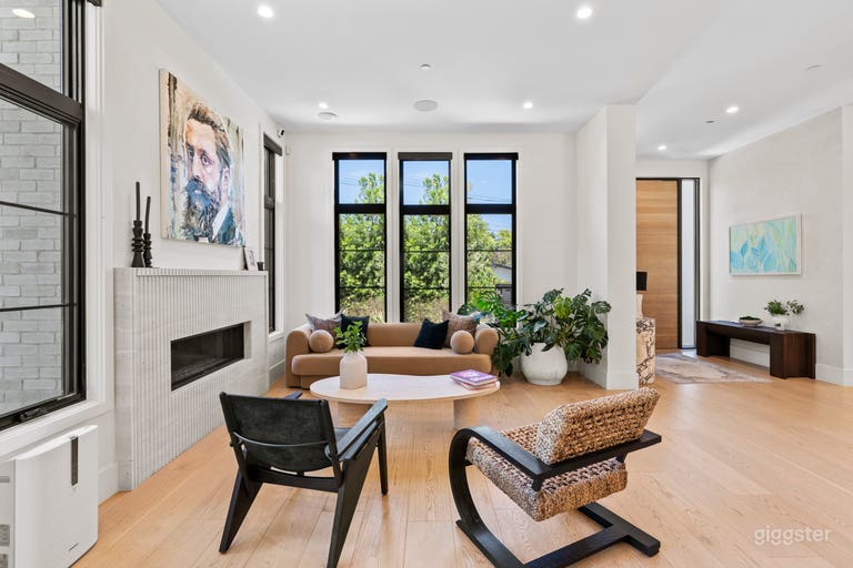  Production-Ready Modern Farmhouse with Indoor &Out 