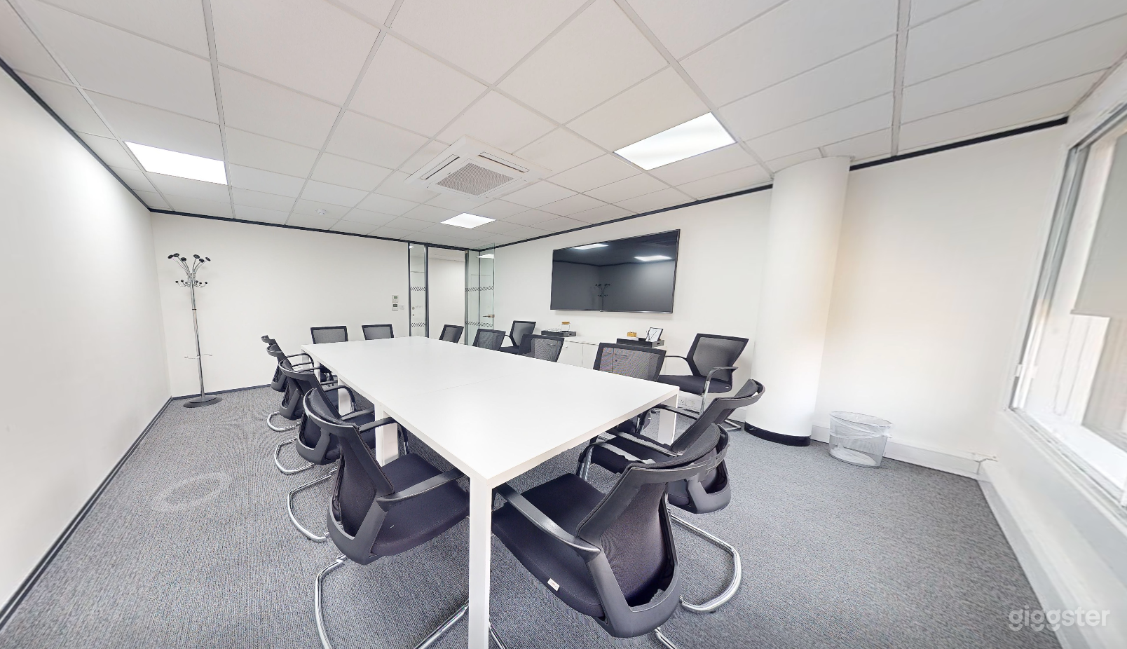 The Hoffman Meeting Room for 12 Persons  Photo 1