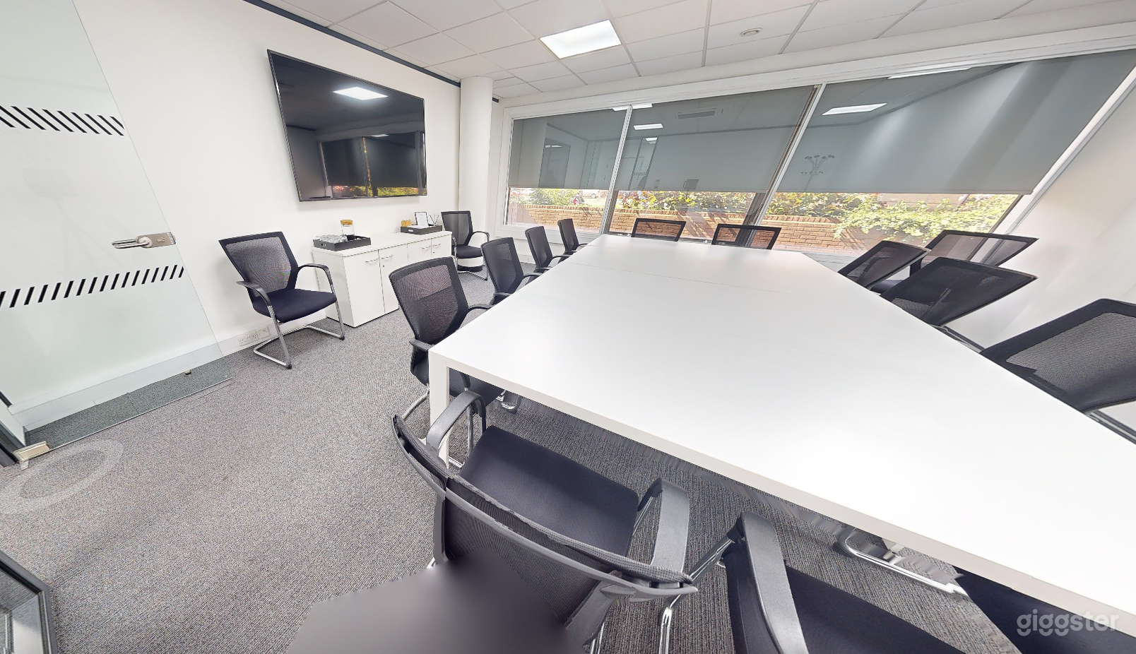The Hoffman Meeting Room for 12 Persons  Photo 3