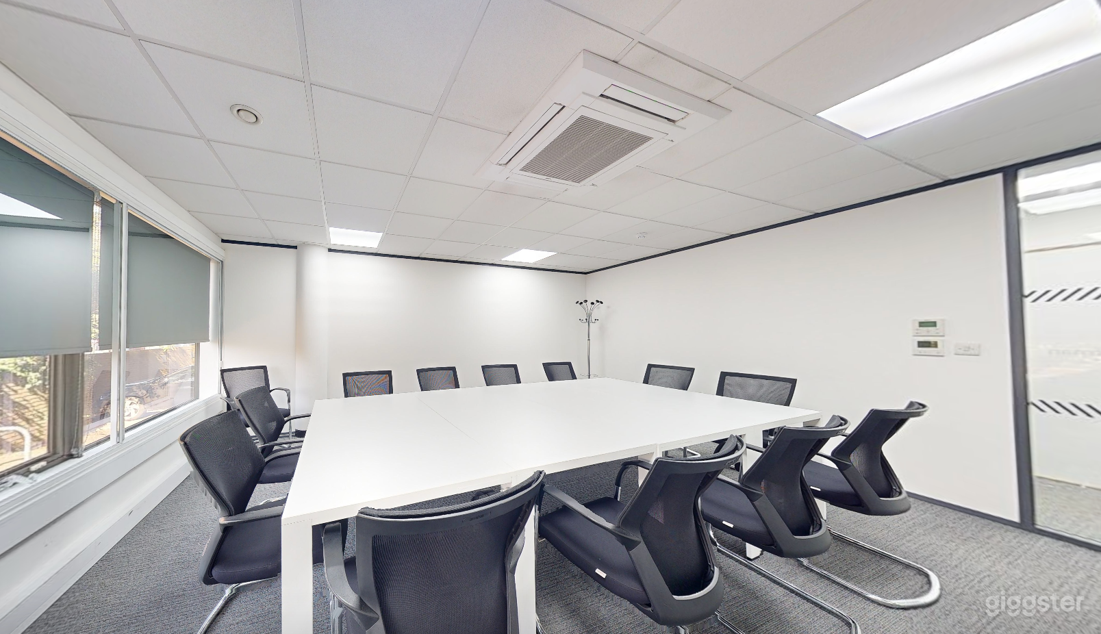 The Hoffman Meeting Room for 12 Persons  Photo 2