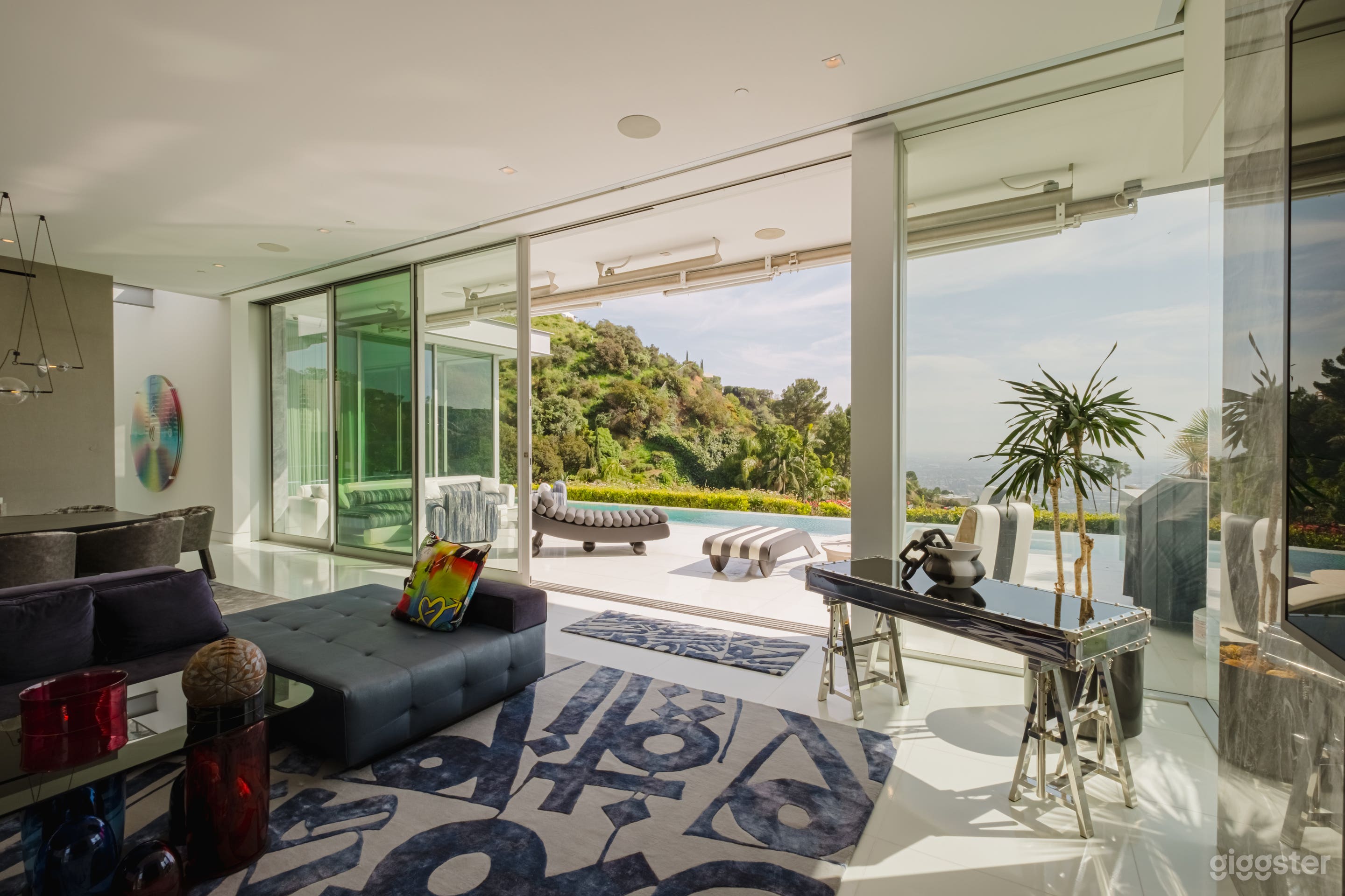 PACIFIC PANORAMA: AN ARCHITECTURAL SYMPHONY Photo 2