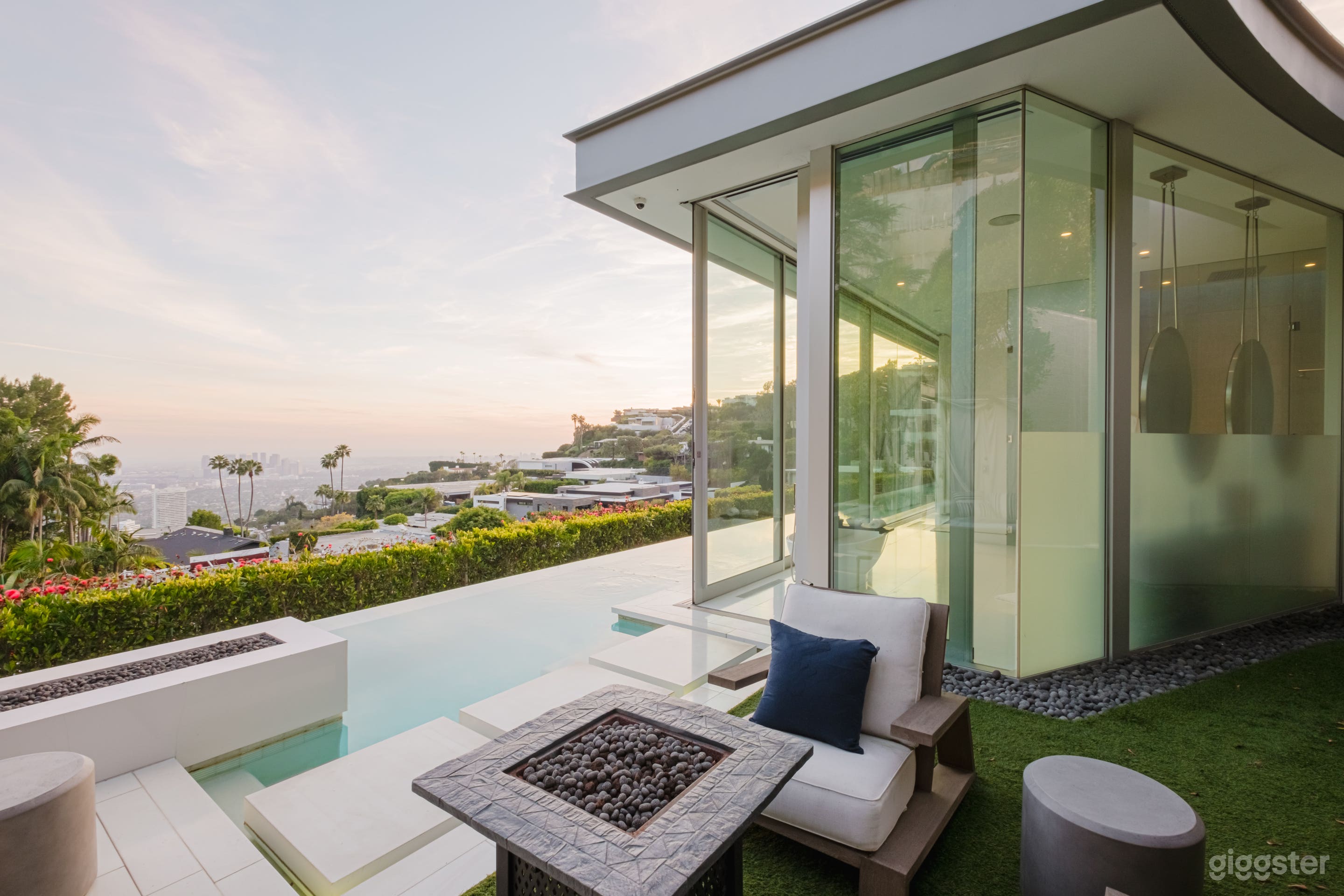 PACIFIC PANORAMA: AN ARCHITECTURAL SYMPHONY Photo 4