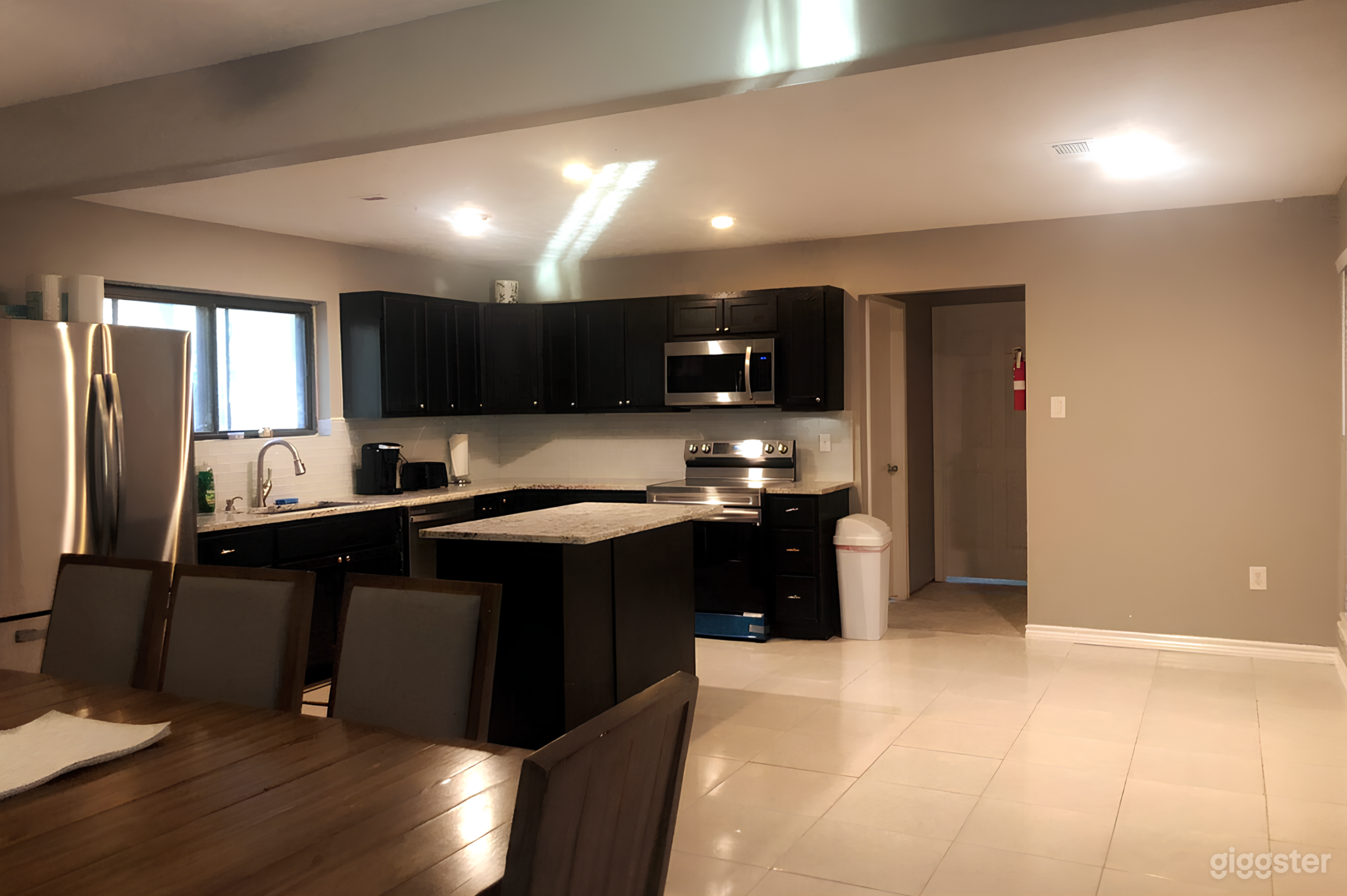 Spacious Backyard and House with Large Living Area Photo 4