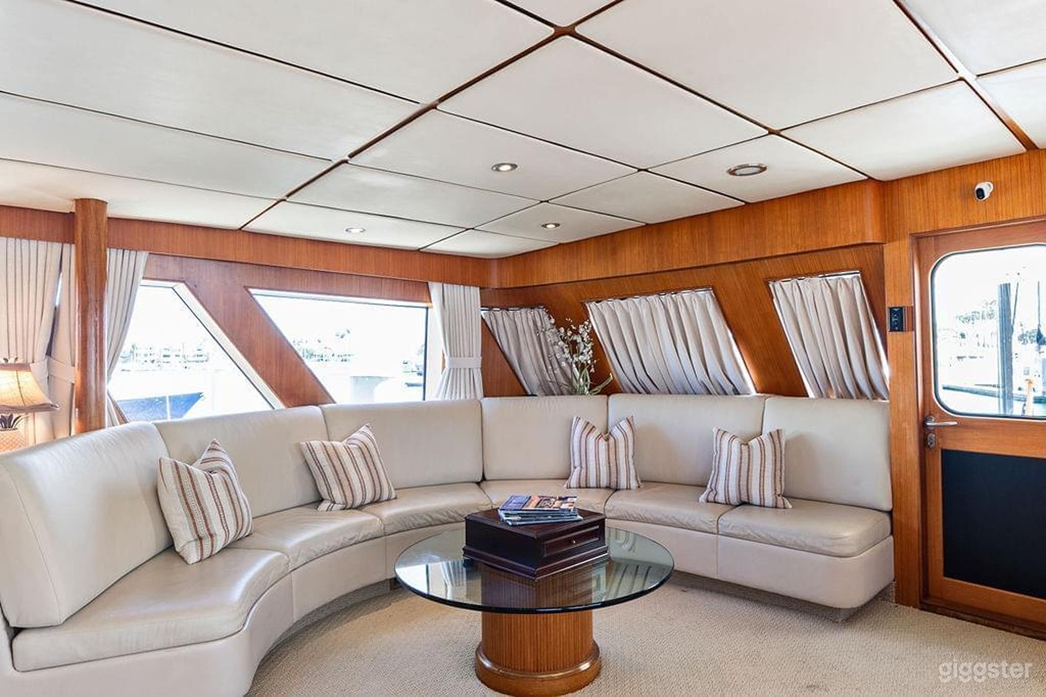 85' CHEOY LEE YACHT Photo 3