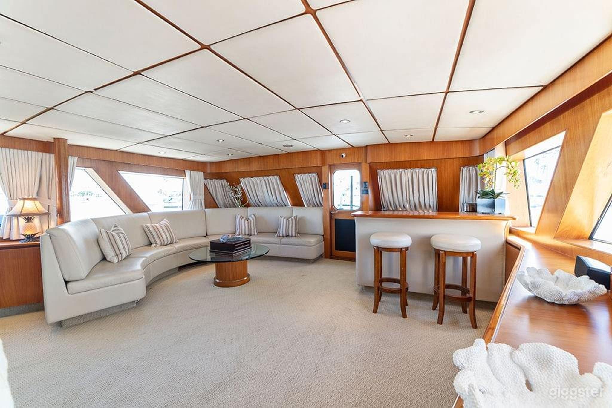 85' CHEOY LEE YACHT Photo 4