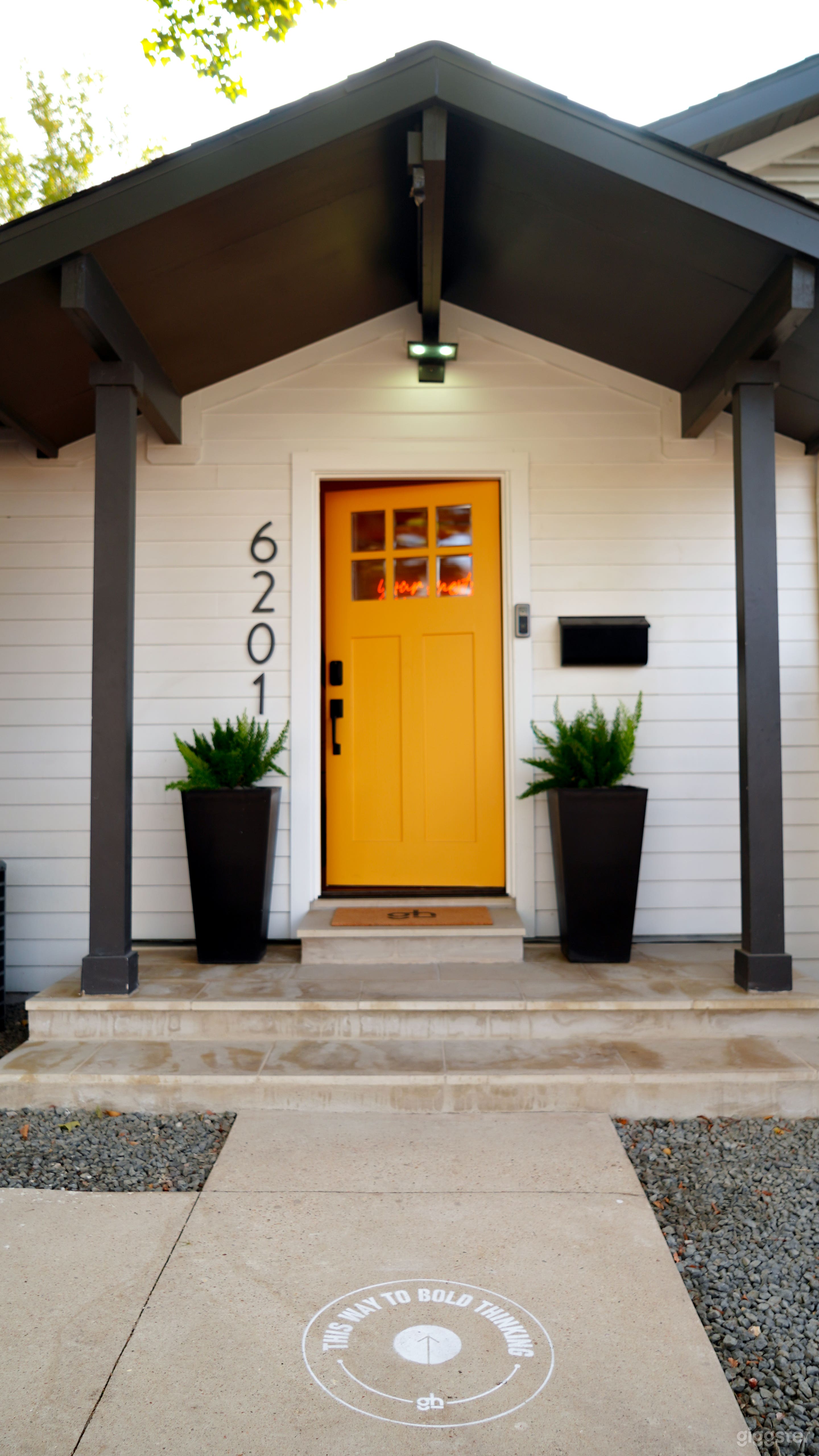 Design-Forward Mid-Century Modern Multi-Room Venue Photo 3