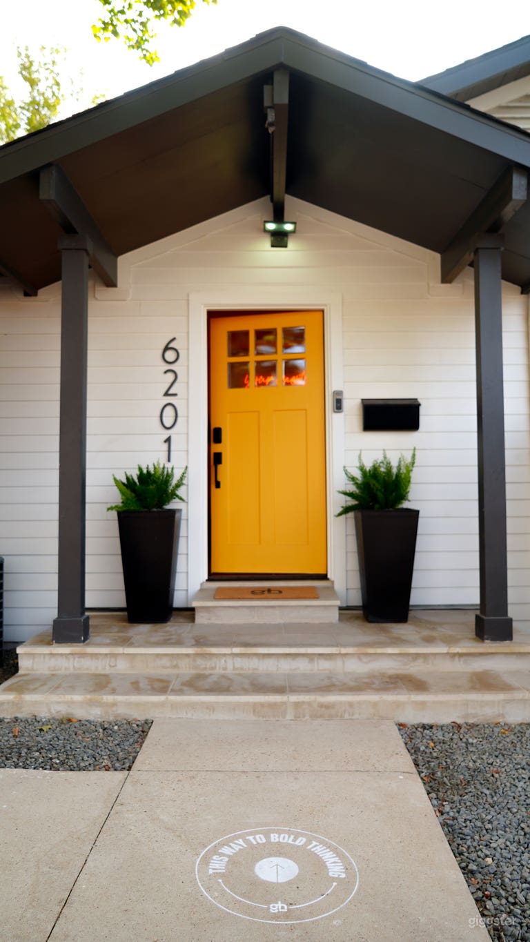  Design-Forward Mid-Century Modern Multi-Room Venue 