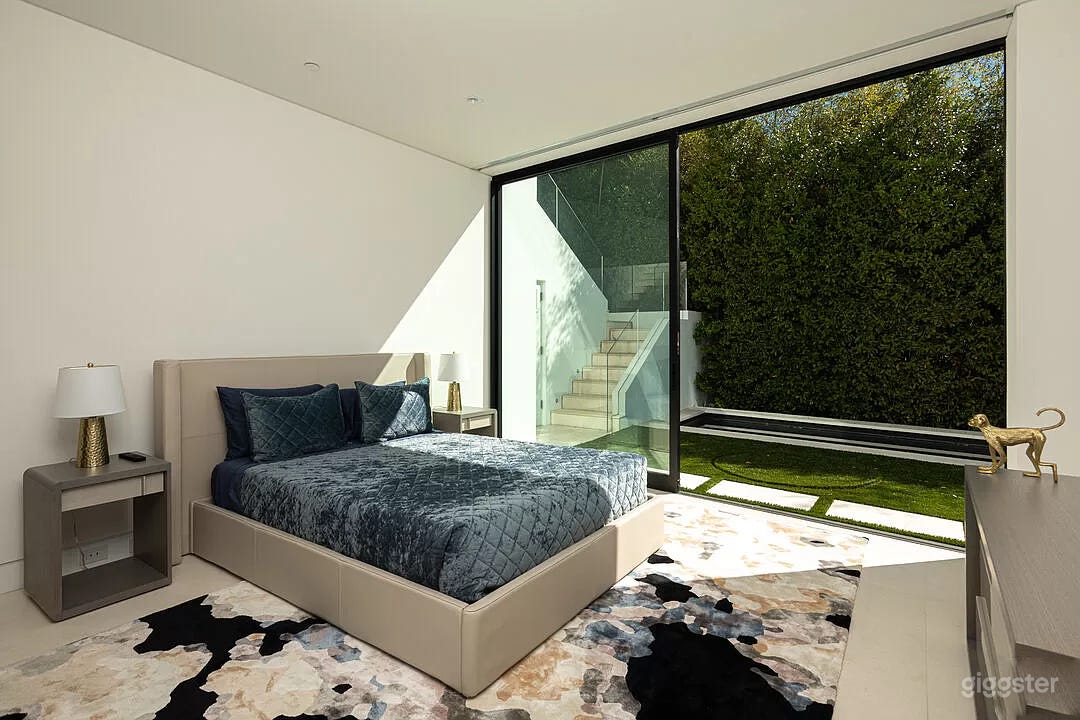 SuperHost-Modern hi-Tech Mansion in Beverly Hills Photo 3