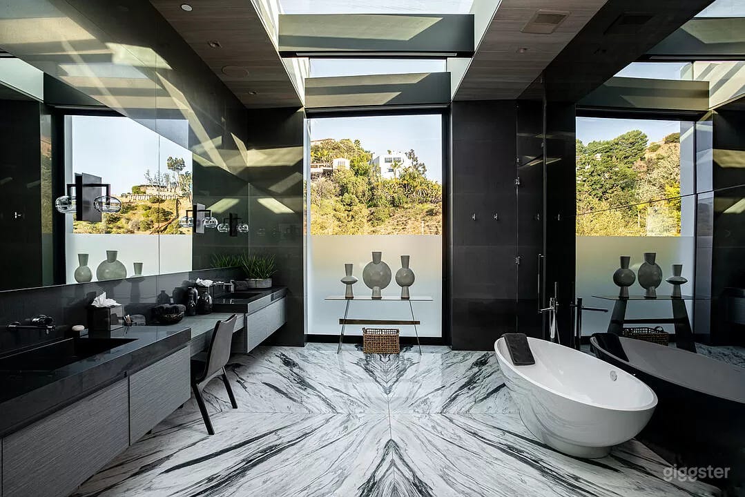 SuperHost-Modern hi-Tech Mansion in Beverly Hills Photo 2