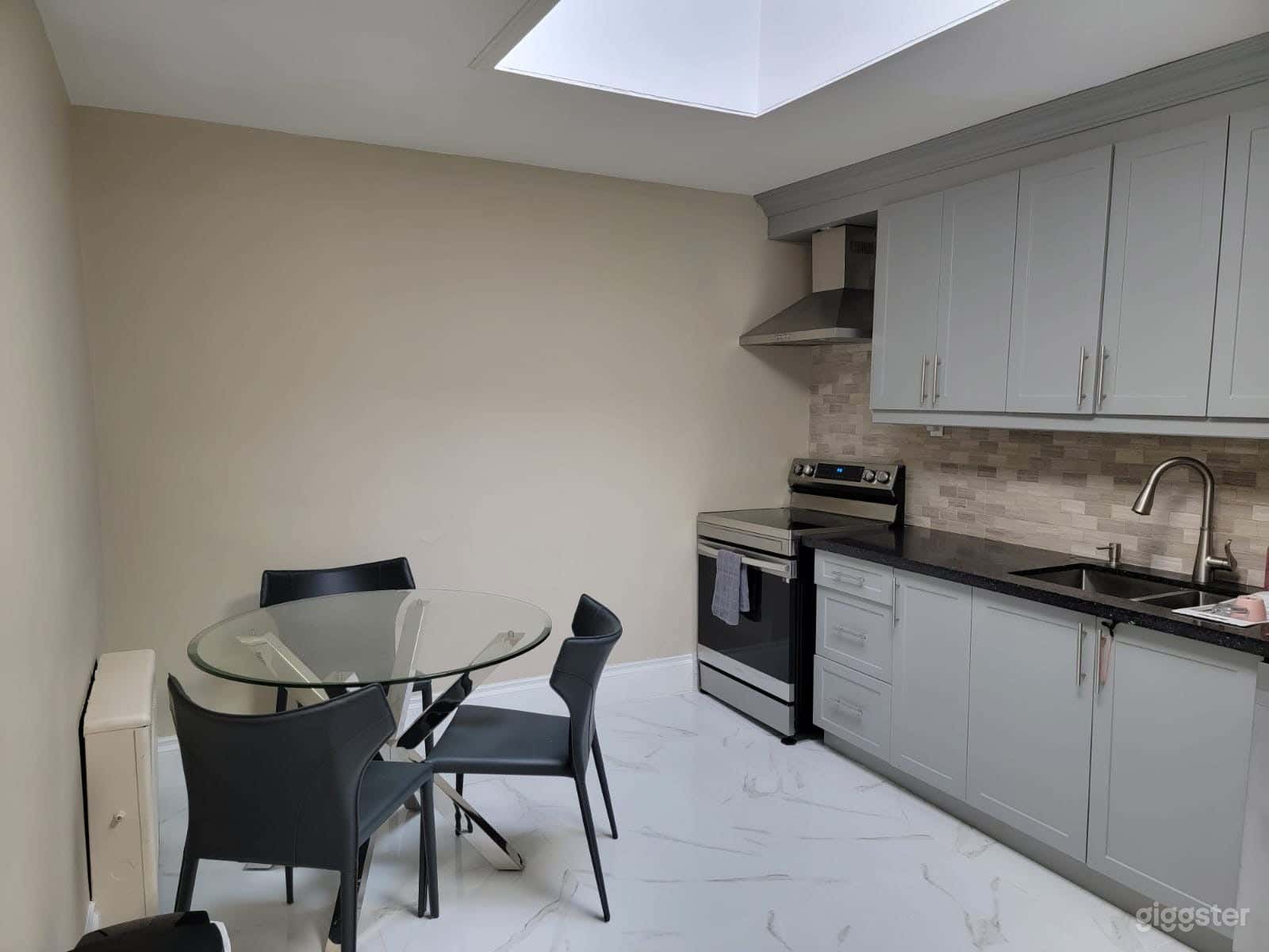 Toronto Home For Production Photo 4