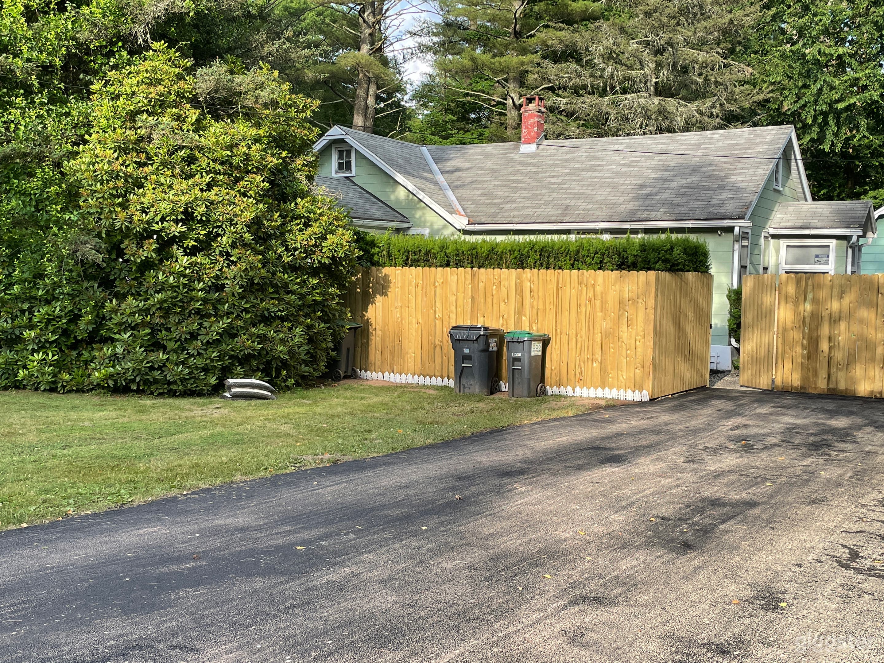 Cozy Vintage Retreat with Period Kitchen & Private Grounds Photo 1