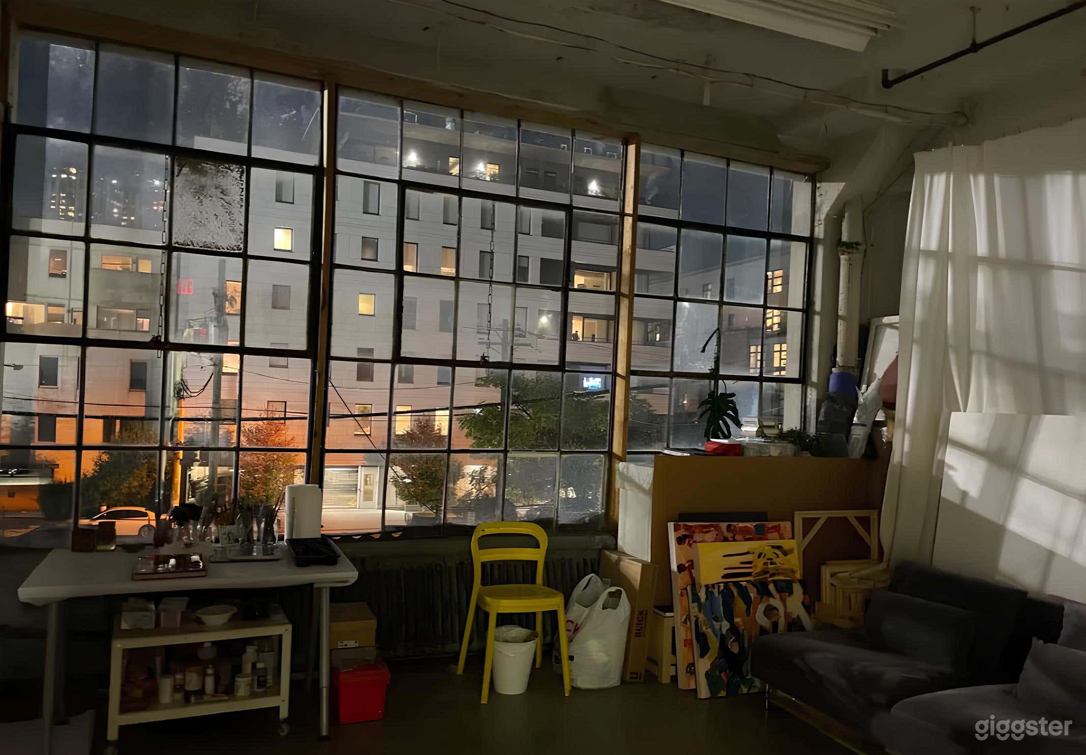 Great Daylight Studio with Large Windows Photo 2