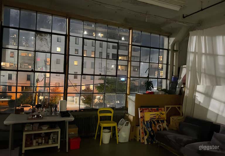  Great Daylight Studio with Large Windows 