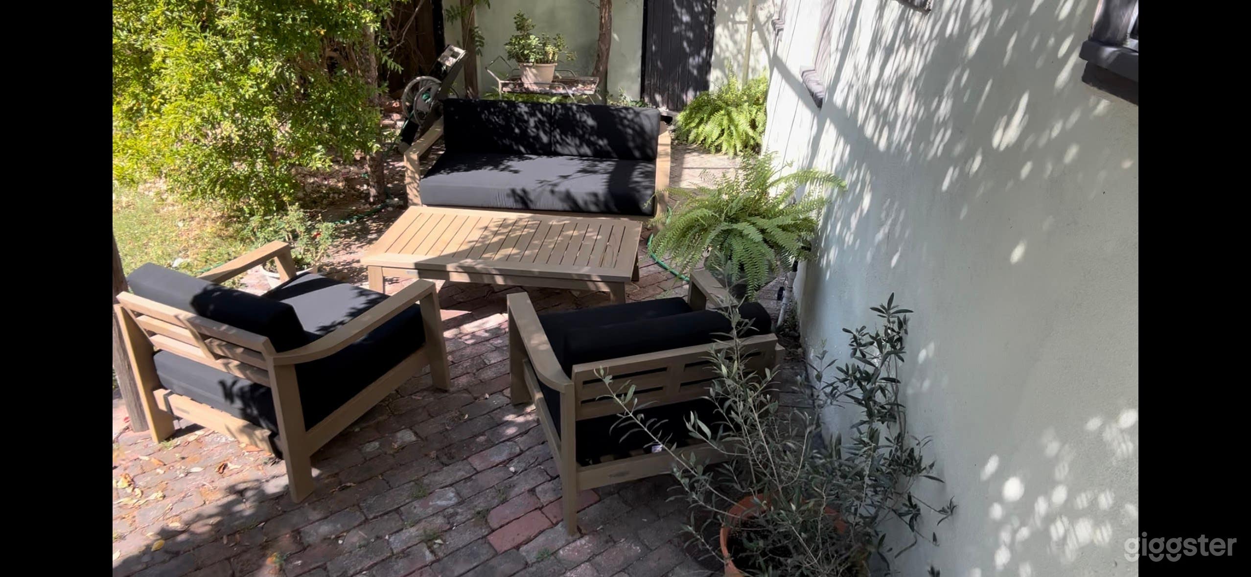 Charming Garden Backyard Photo 3