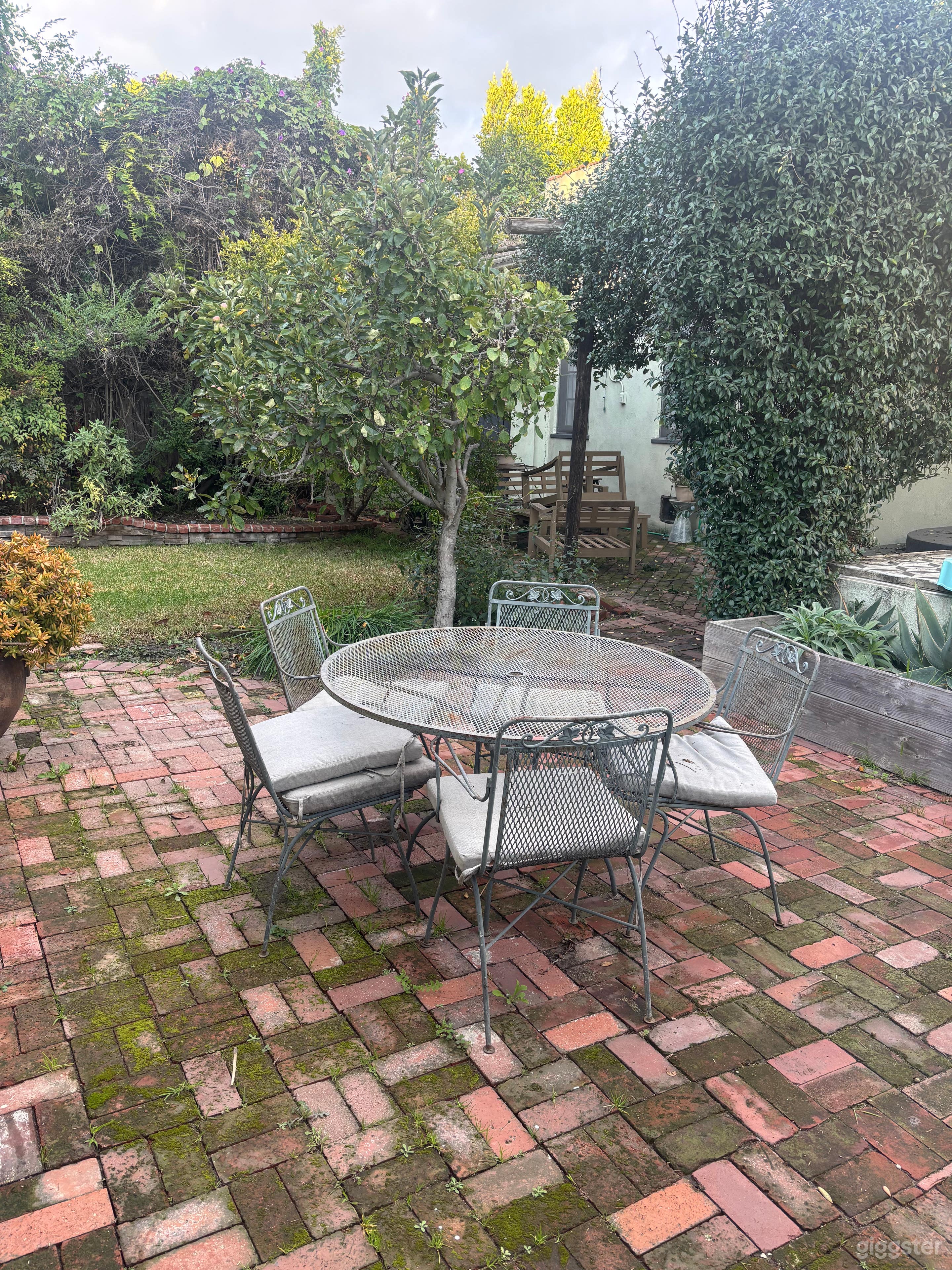 Charming Garden Backyard Photo 4