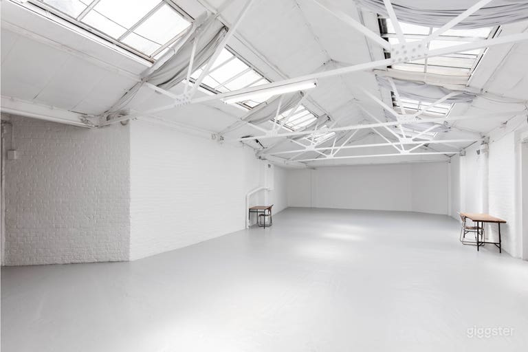  Windows can be blacked out 