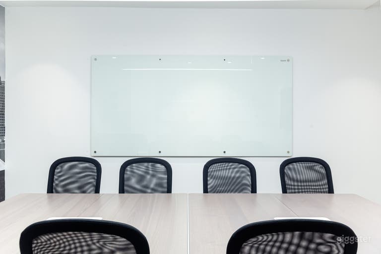  10-Seater Meeting Room l Downtown Toronto 