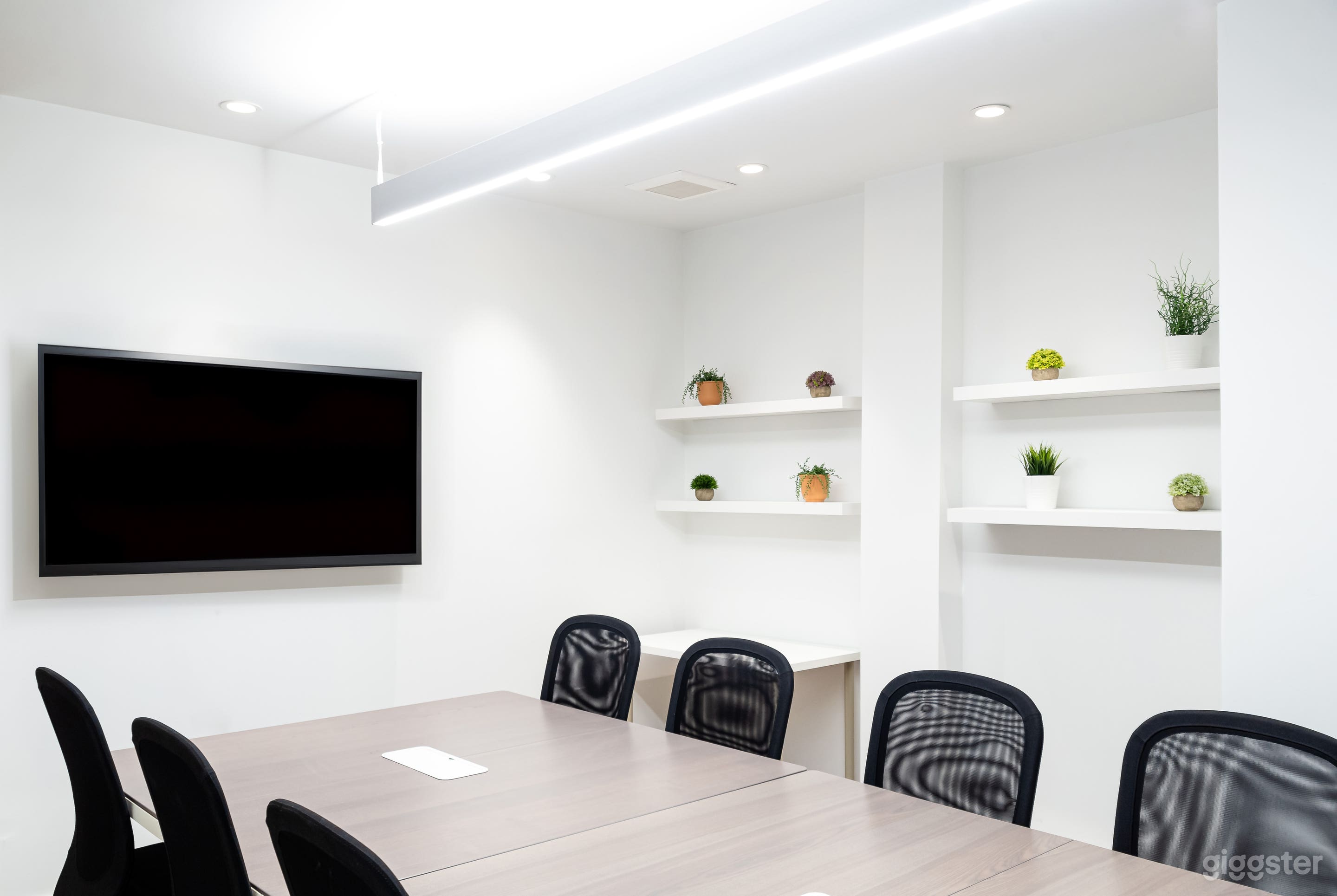 10-Seater Meeting Room l Downtown Toronto Photo 2