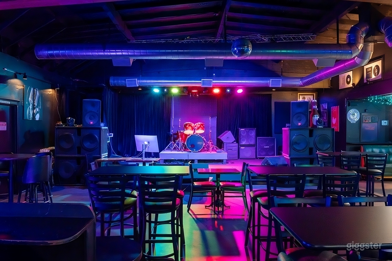  Sports Bar & Music Venue with Pool Table 