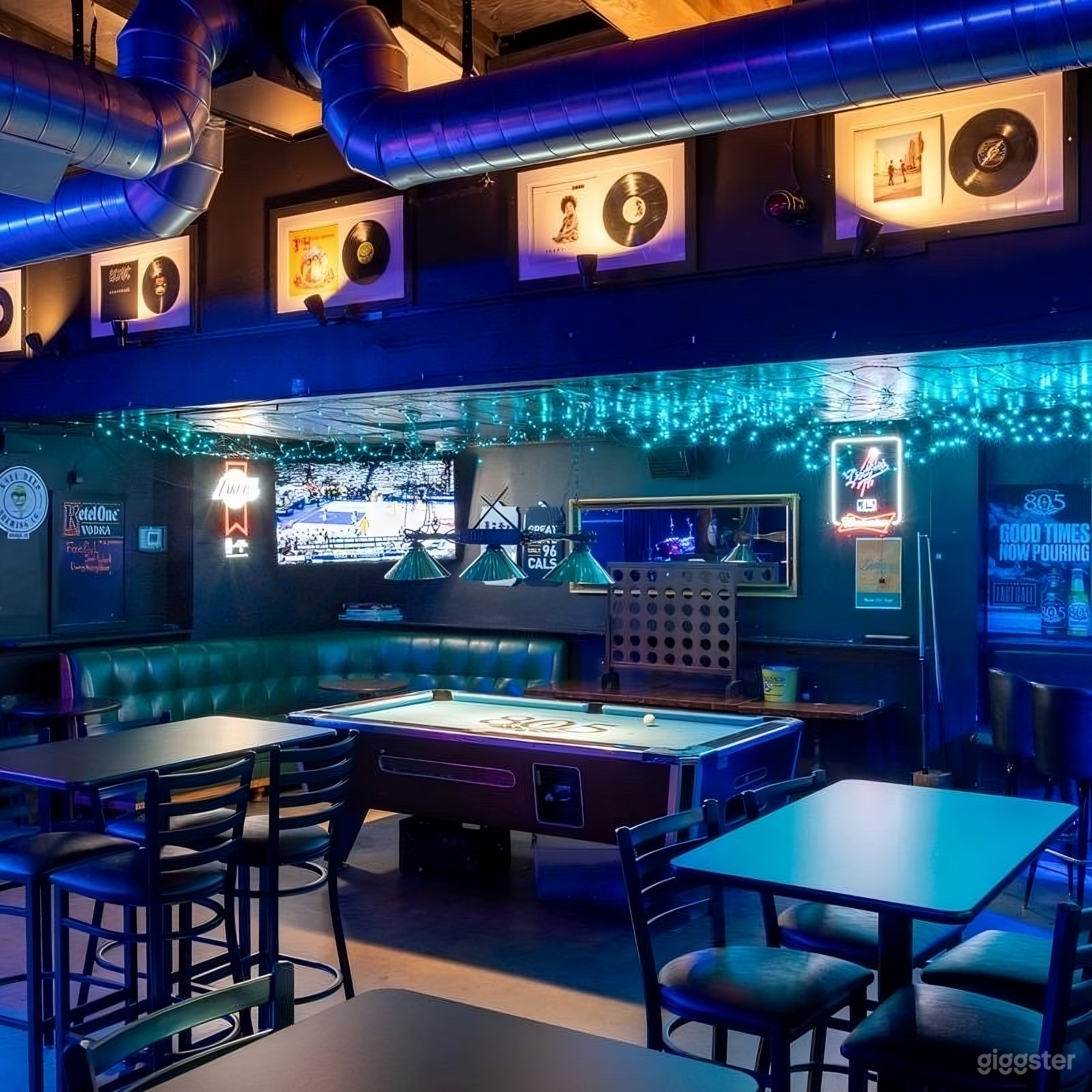 Sports Bar & Music Venue with Pool Table Photo 2