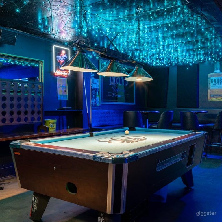  Sports Bar & Music Venue with Pool Table 