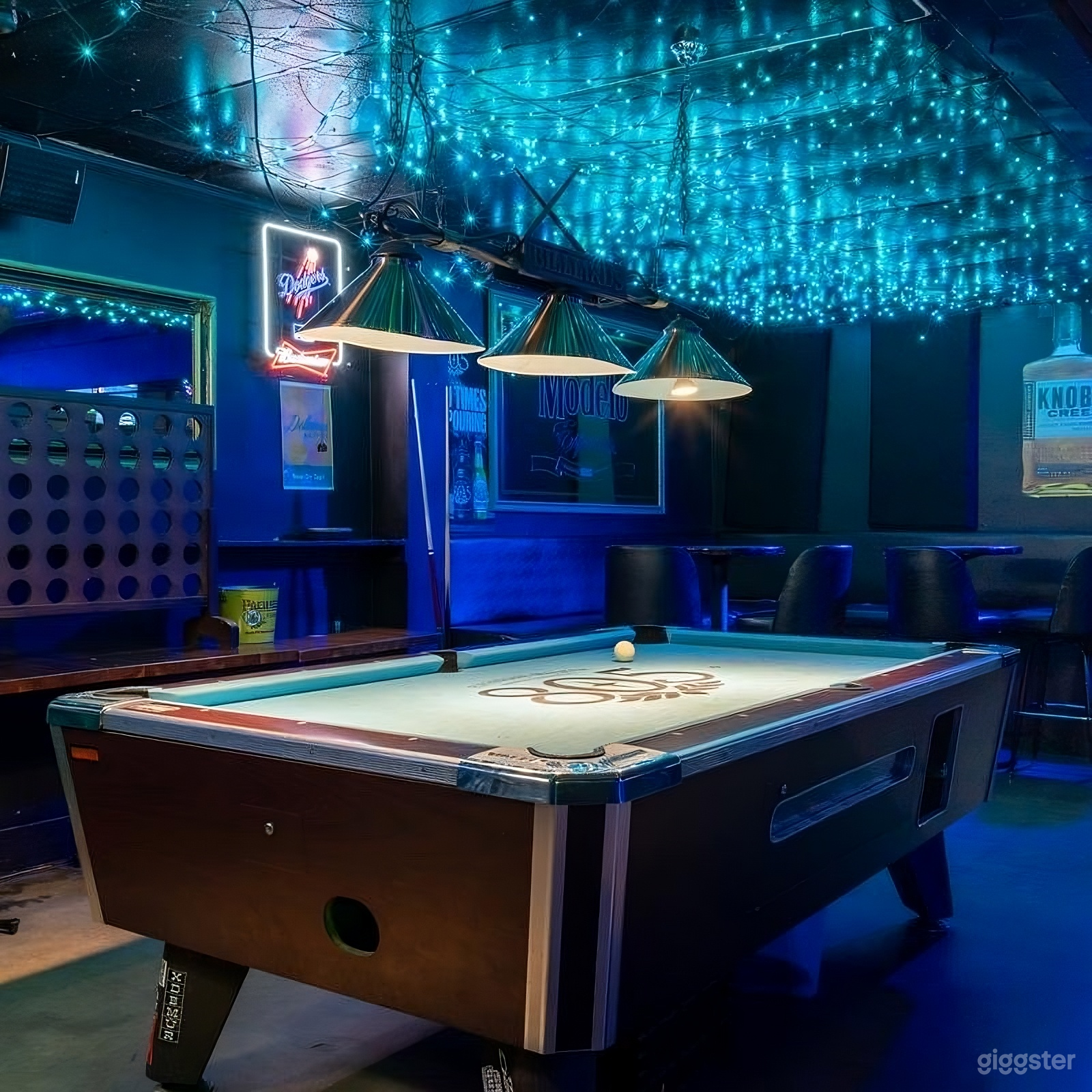 Sports Bar & Music Venue with Pool Table Photo 3