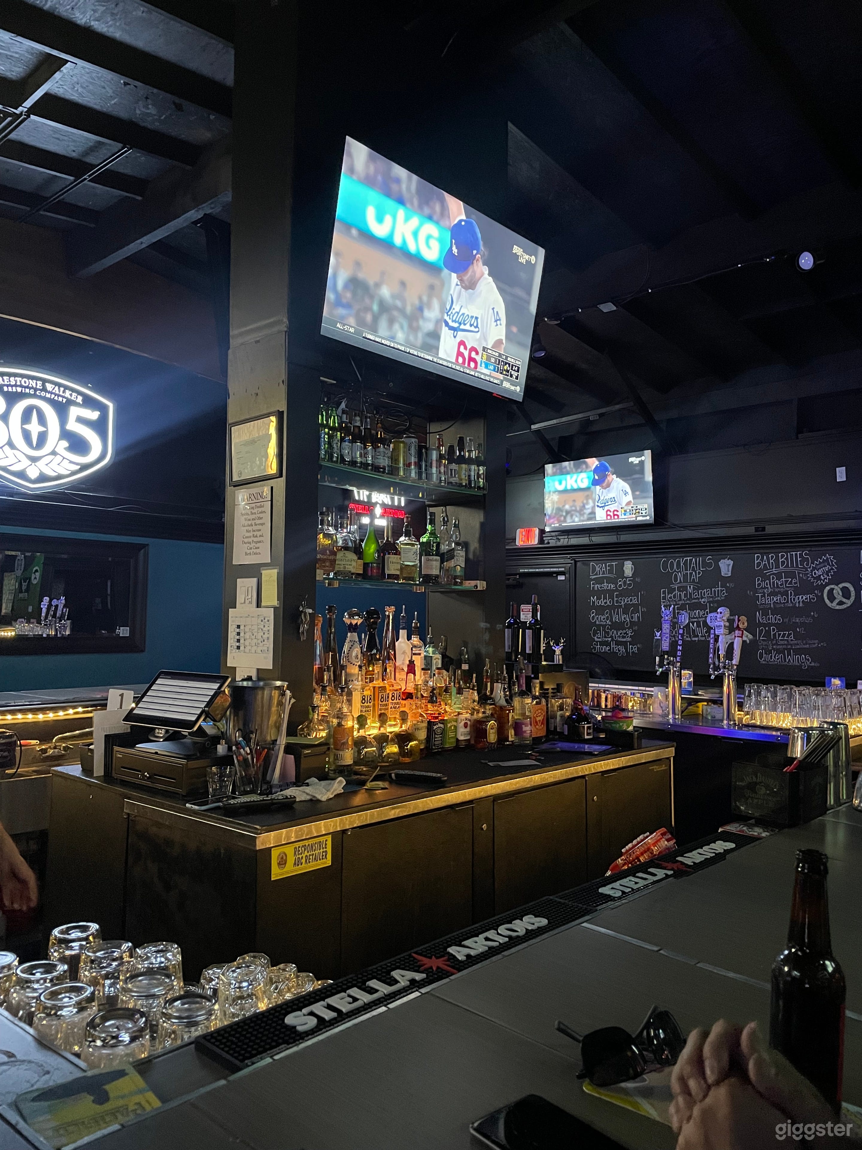 Sports Bar & Music Venue with Pool Table Photo 2