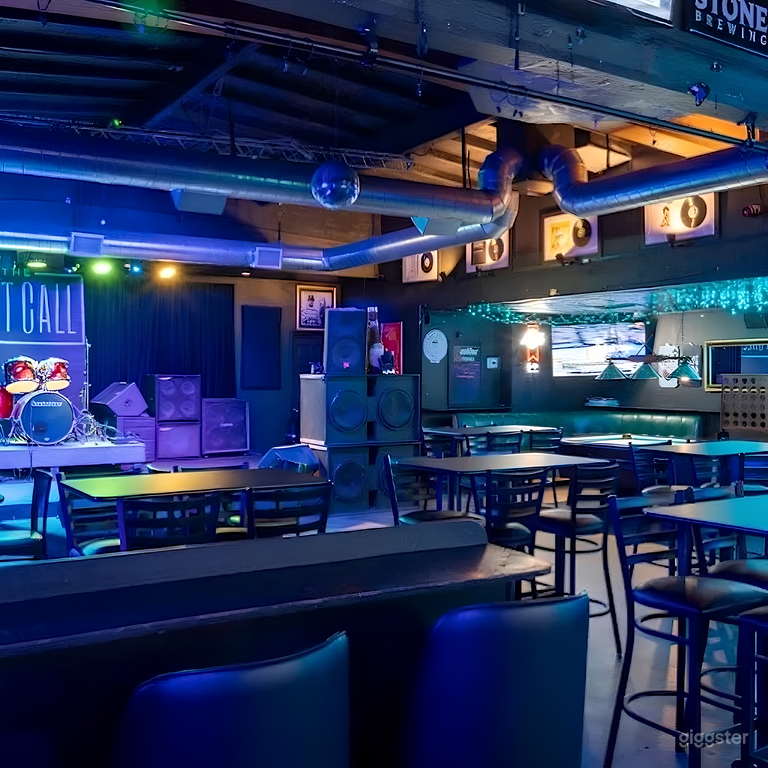  Sports Bar & Music Venue with Pool Table 