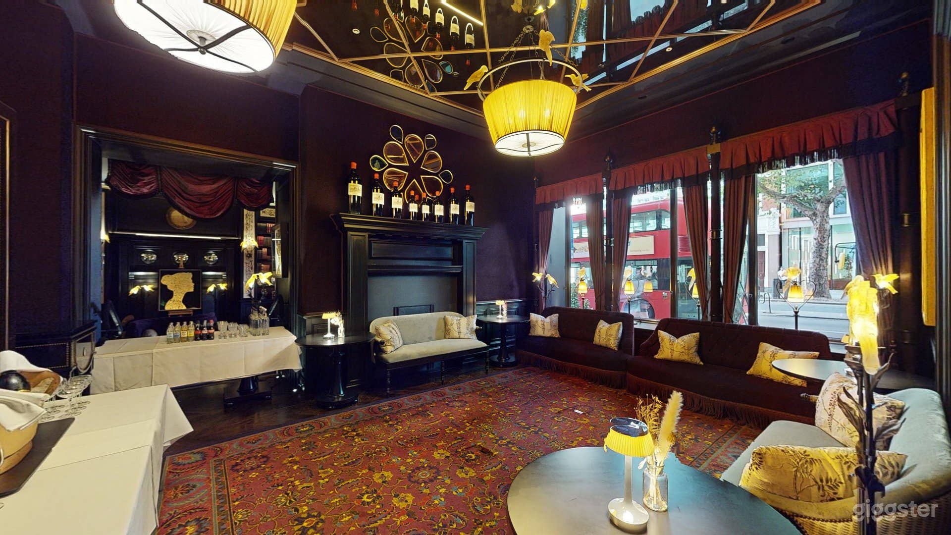 THE BUTTERFLY LOUNGE Photo 3