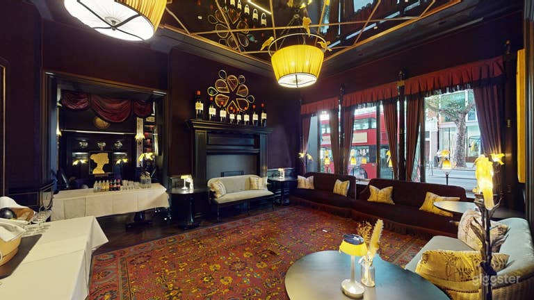  THE BUTTERFLY LOUNGE 