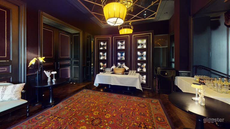  THE BUTTERFLY LOUNGE 