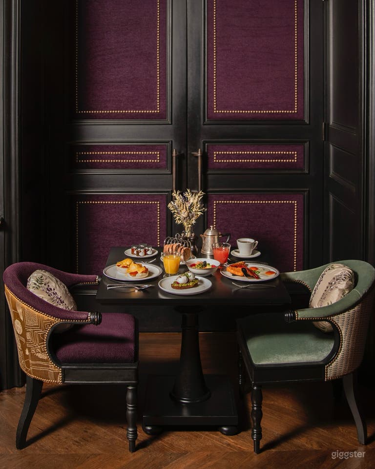  THE BUTTERFLY LOUNGE 