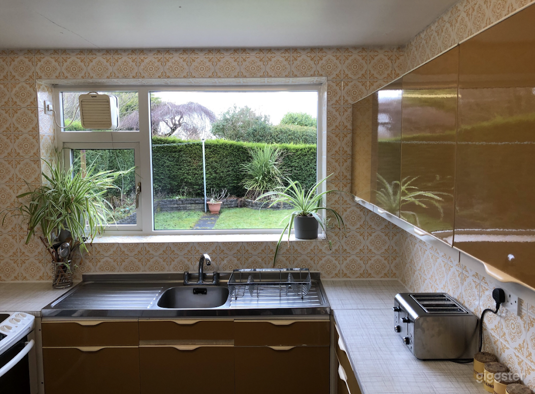 Stunning 1970's detached house with mountain views Photo 2