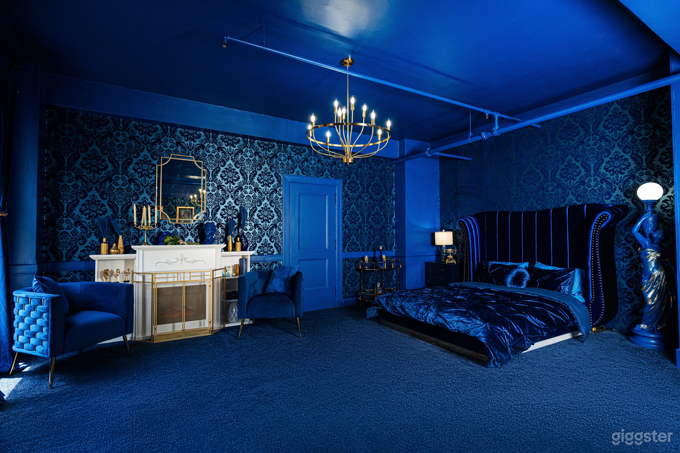 Royal Blue Luxury Room  Photo 4