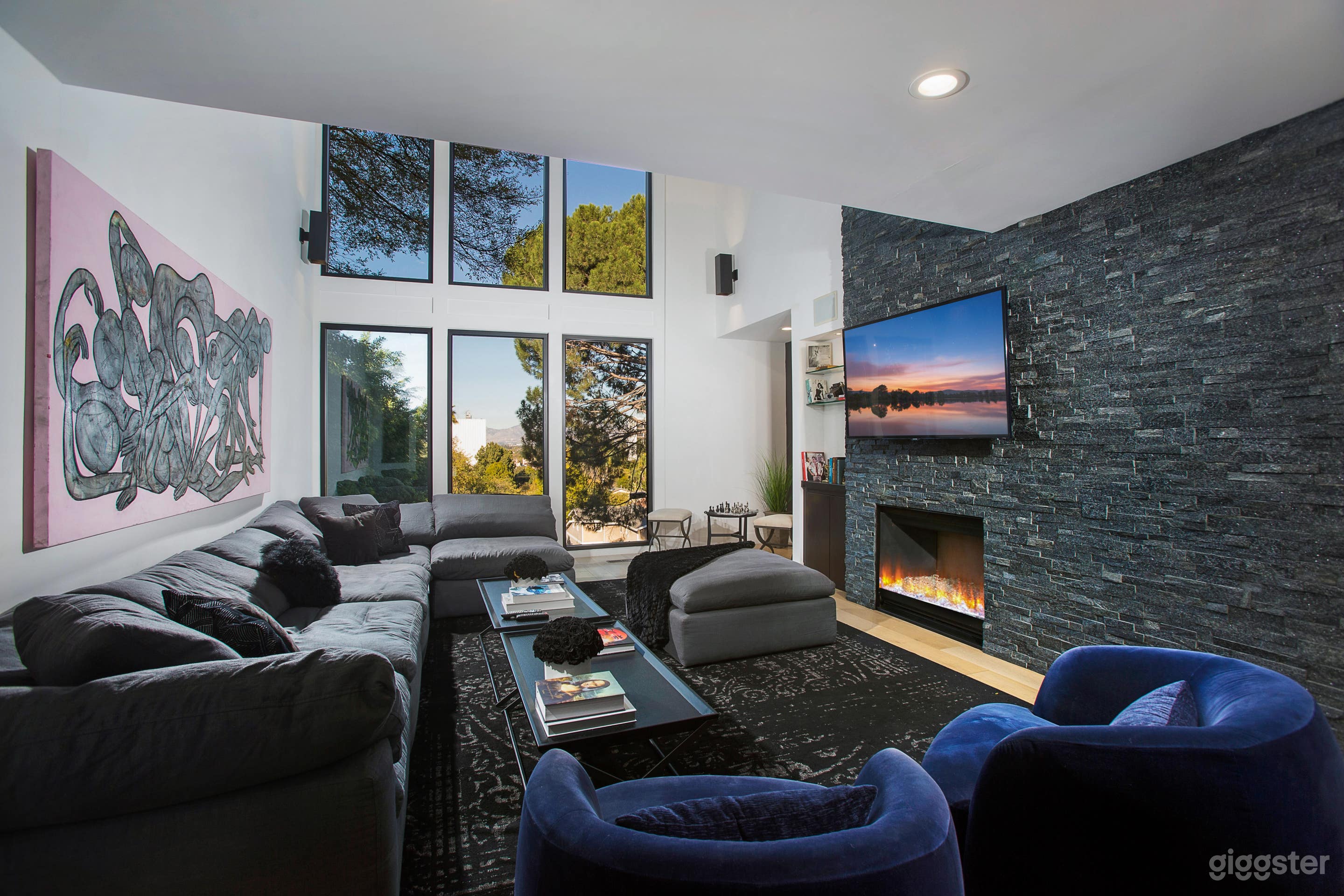 Massive Beverly Glen Mansion w/ Bball Court &amp; Pool Photo 3