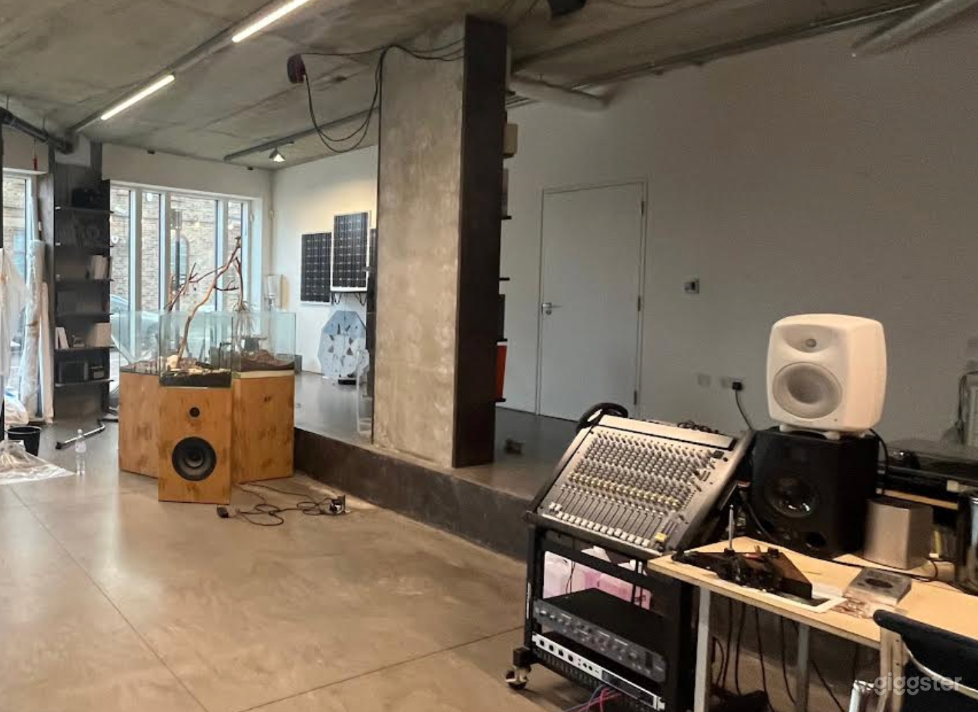 All In One Commercial Space, Studio and Flat Photo 2