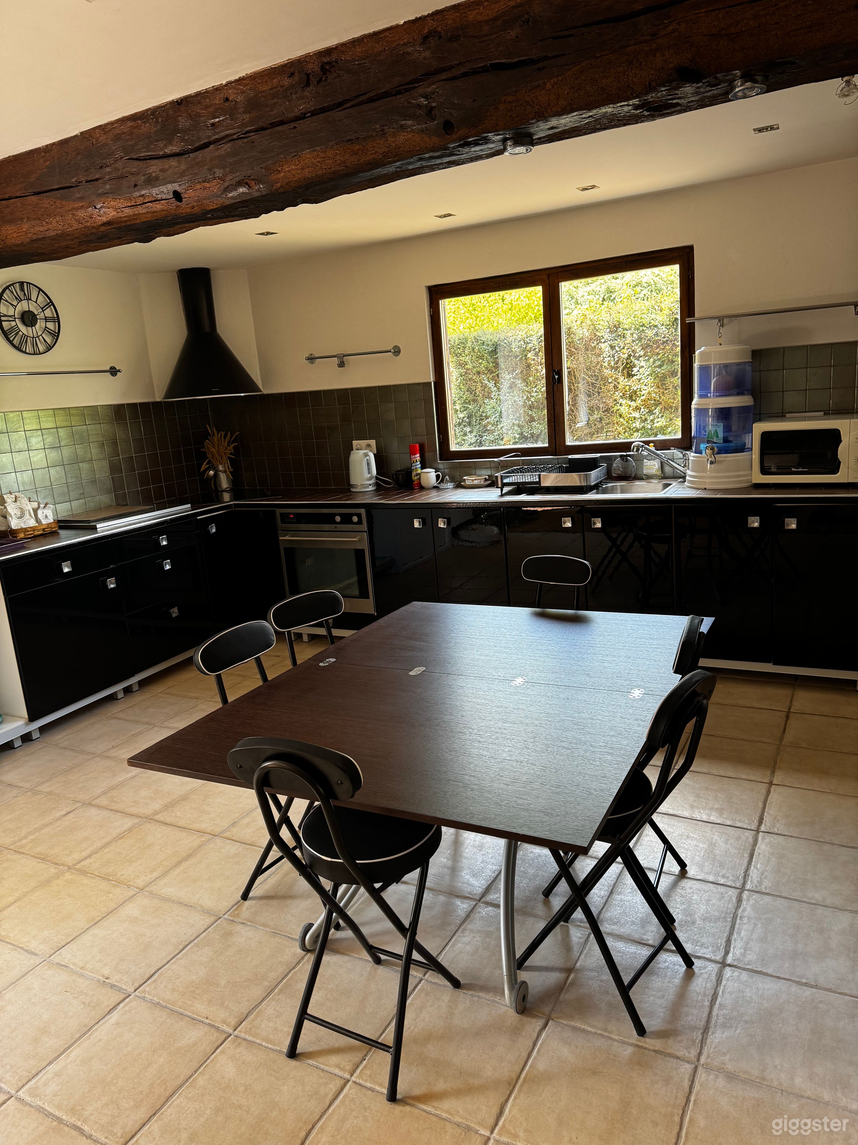 Photo de Loft chic avec piscine : 4 chambres et mezzanine moderne 3