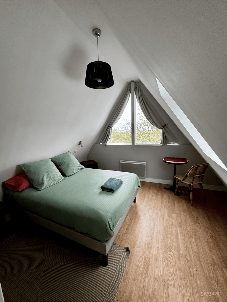  Loft chic avec piscine : 4 chambres et mezzanine moderne 