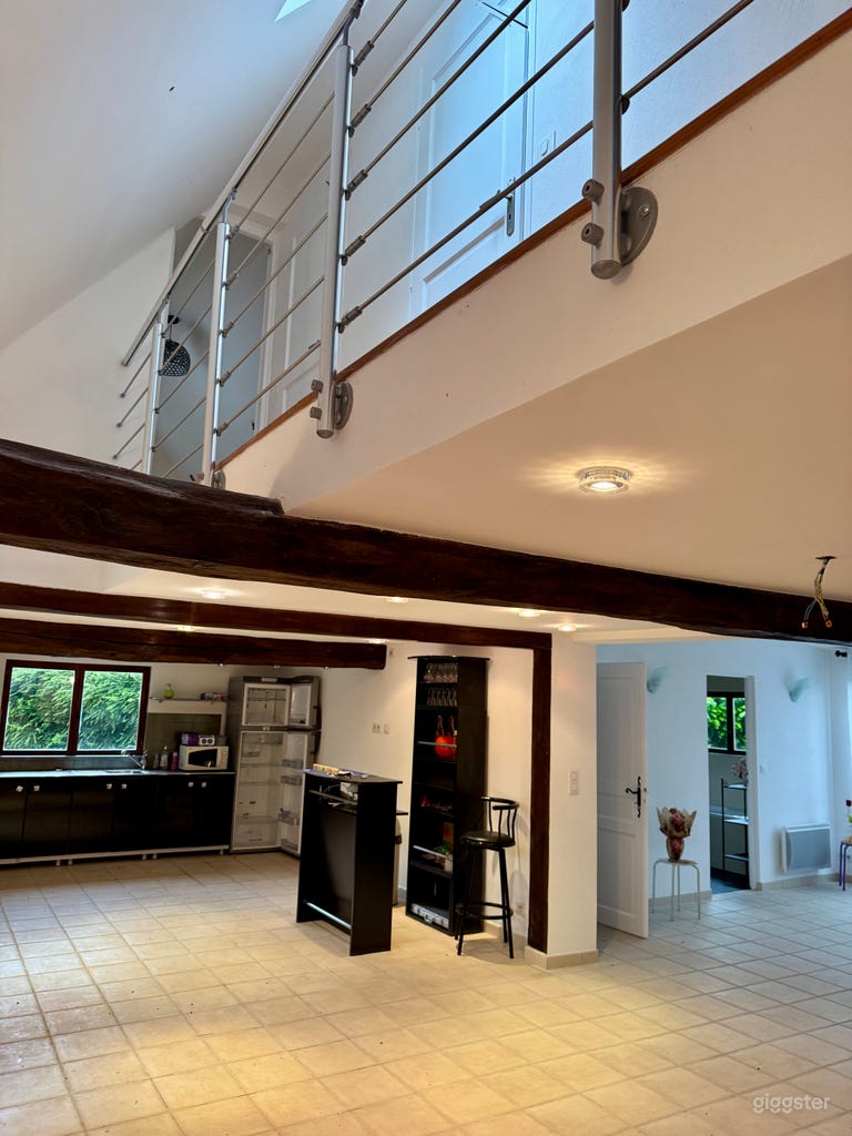  Loft chic avec piscine : 4 chambres et mezzanine moderne 