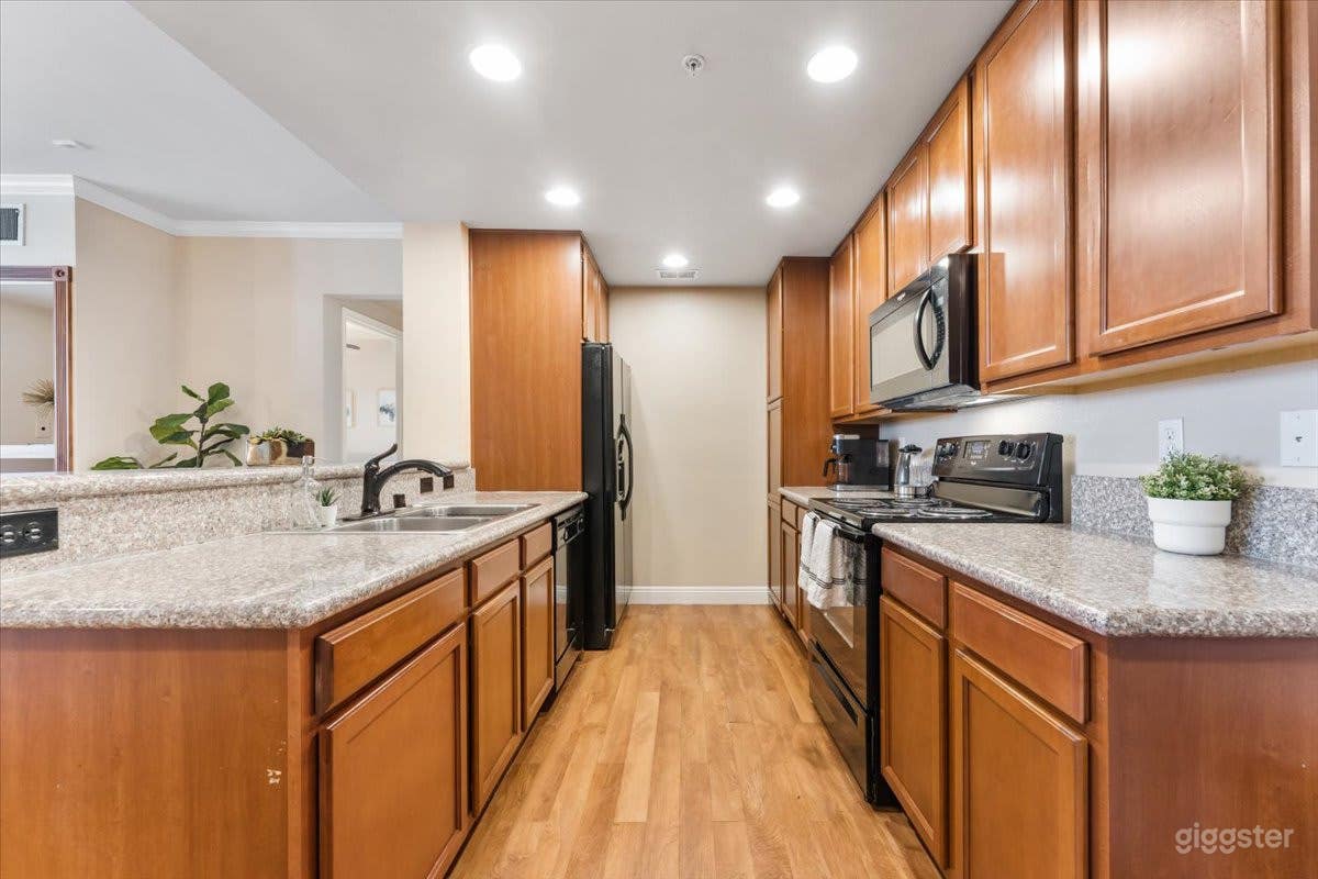 2BR Getaway Pool, Gym, Basketball Court &amp; Theater  Photo 3