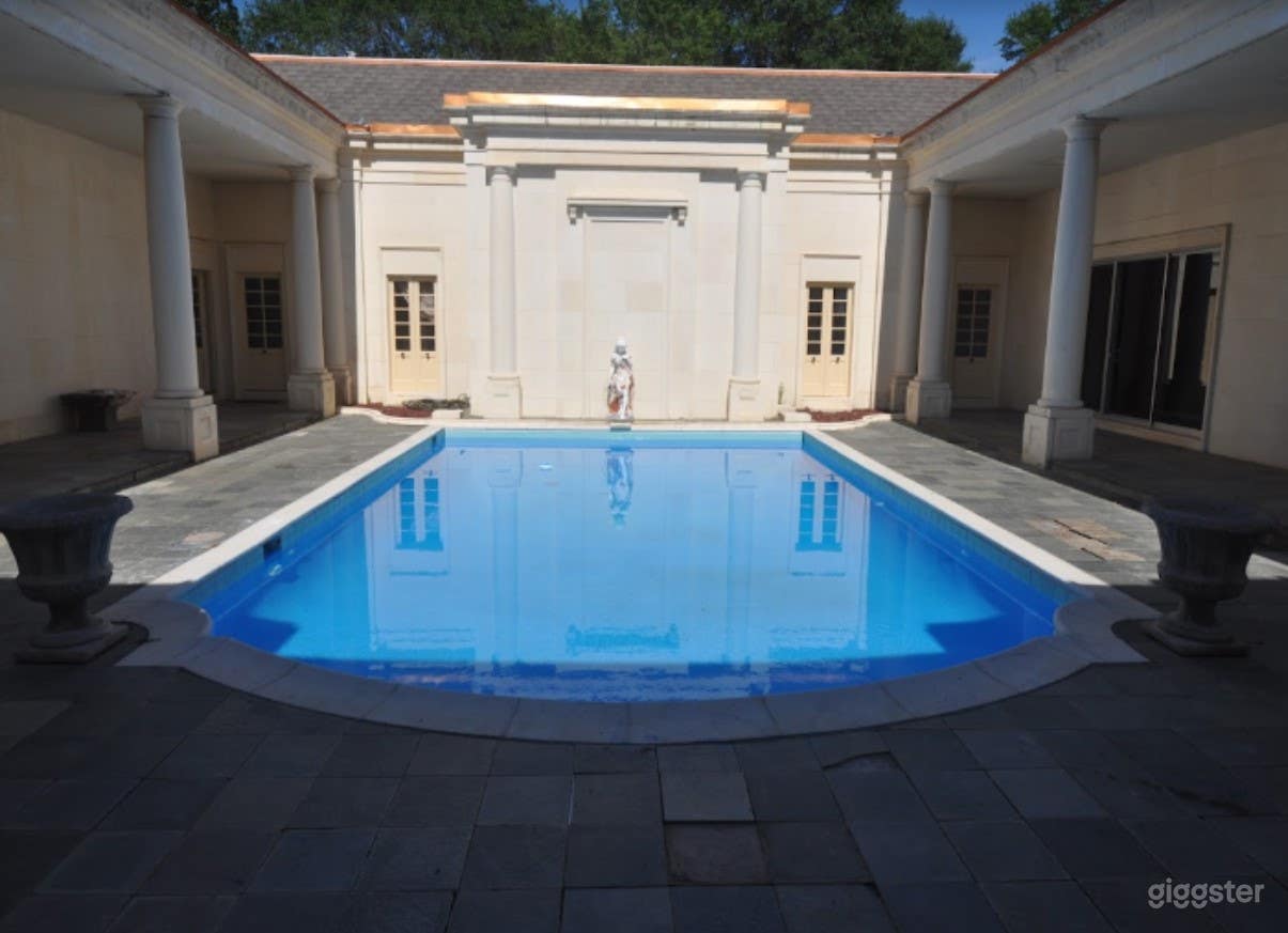 Rustic Pool Courtyard in Atlanta Photo 4