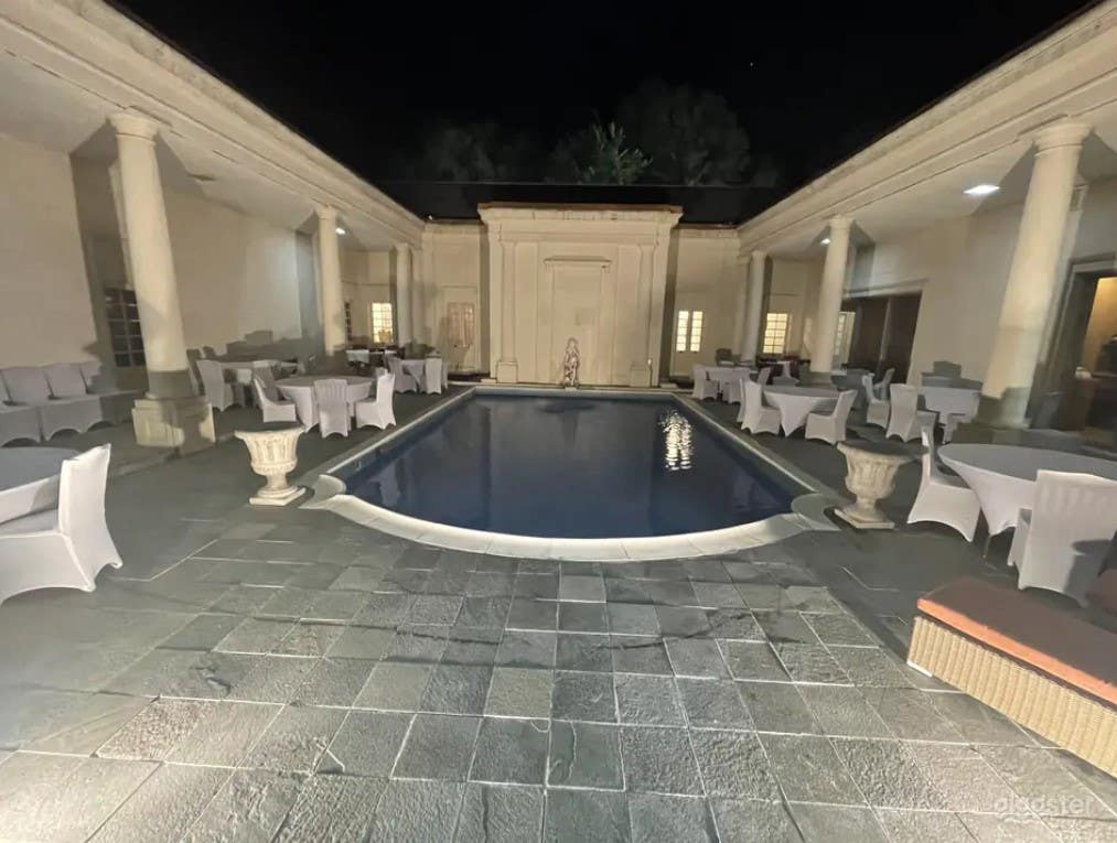 Rustic Pool Courtyard in Atlanta Photo 3