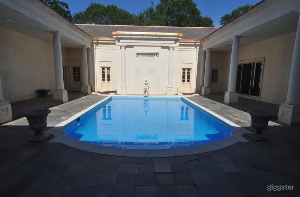 Rustic Pool Courtyard in Atlanta Photo 2