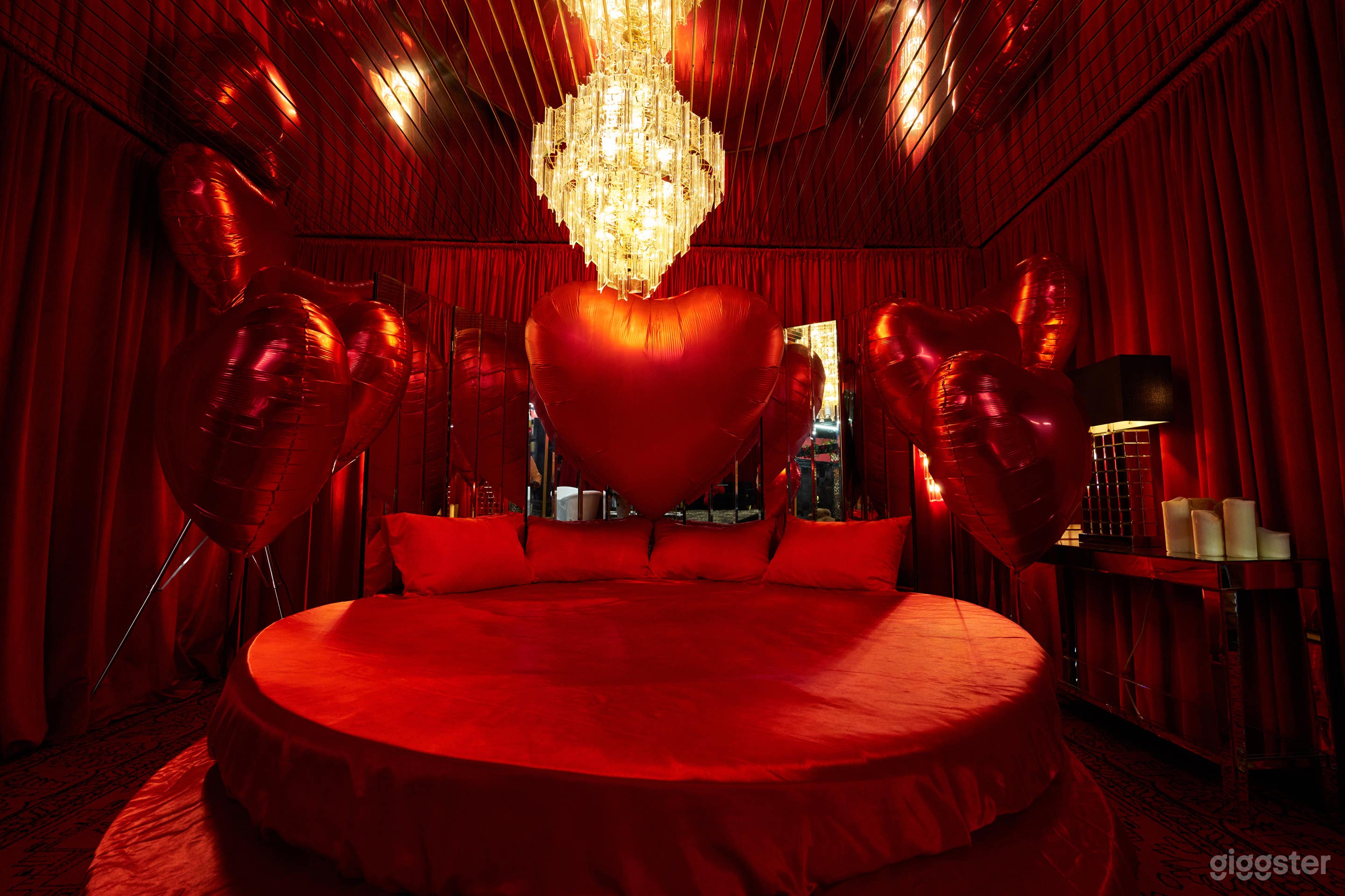 50 Shades Of Red Loft Photo 2