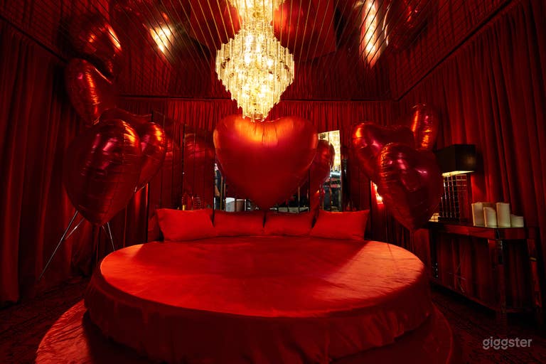  50 Shades Of Red Loft 