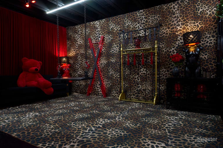  50 Shades Of Red Loft 
