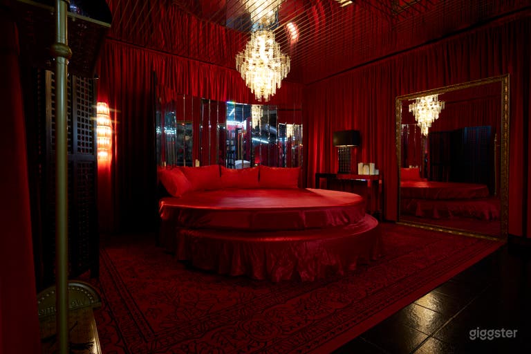  50 Shades Of Red Loft 
