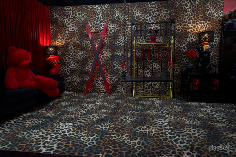  50 Shades Of Red Loft 