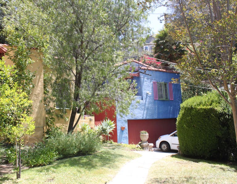  Side which shows guest blue guest house 