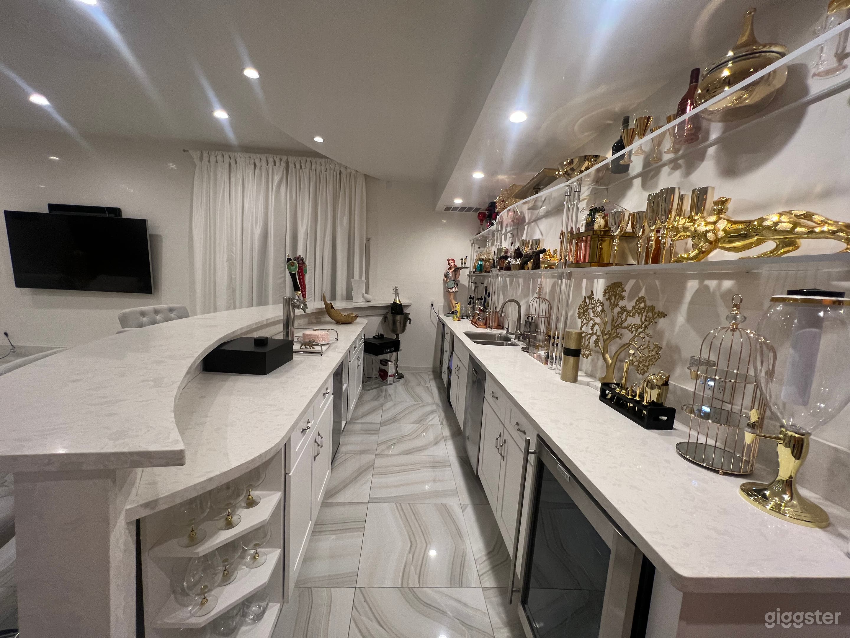 Luxury house for filming Photo 1